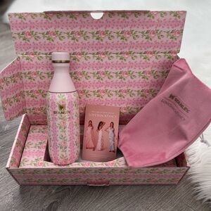 🎀 NIB Stanley X LoveShackFancy All Day Slim
Bottle | 12oz Blooming Heirloom